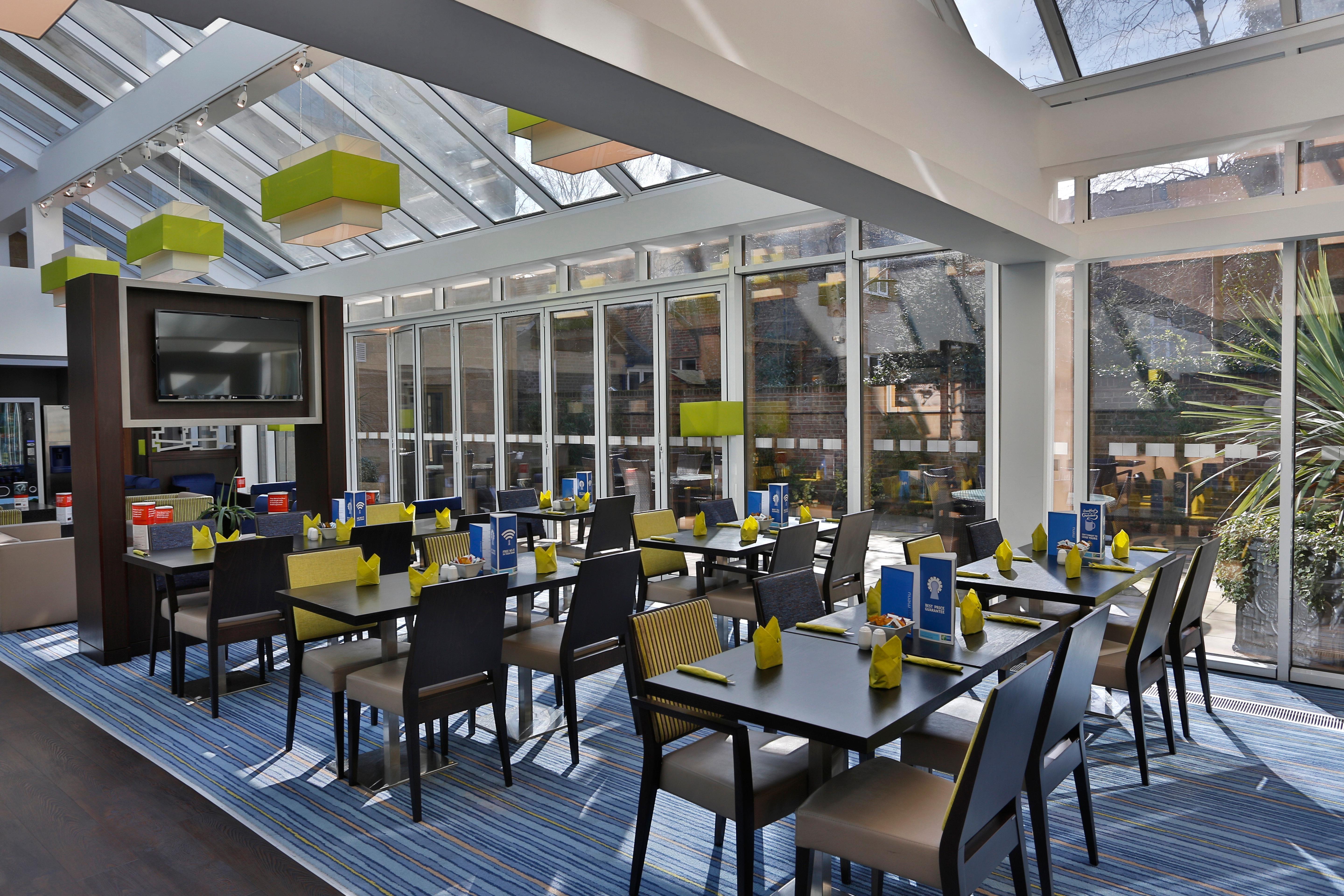 Holiday Inn Express Windsor By Ihg Exteriér fotografie