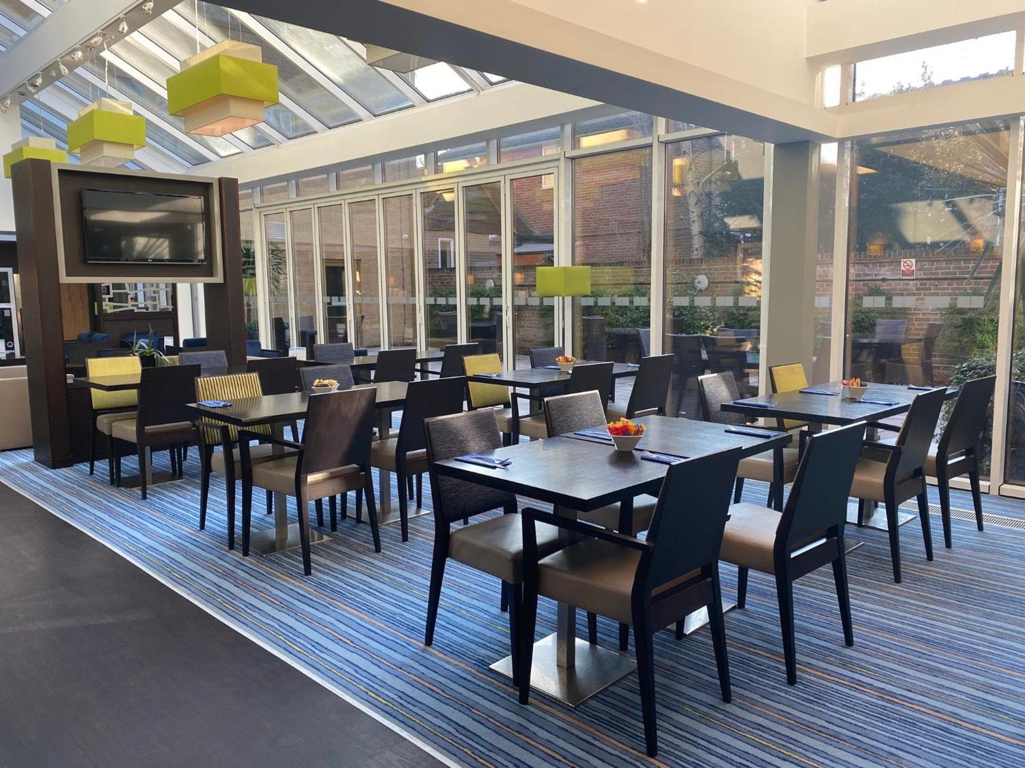 Holiday Inn Express Windsor By Ihg Exteriér fotografie