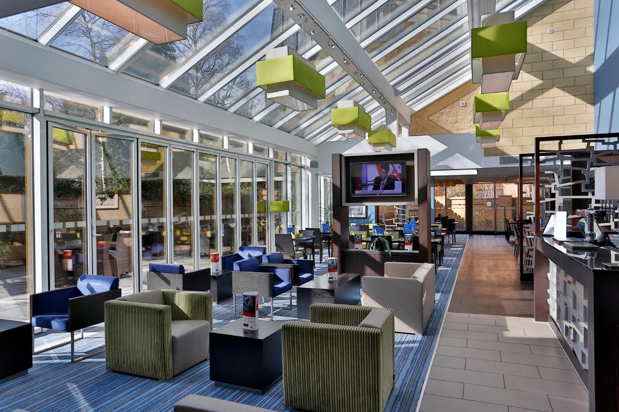 Holiday Inn Express Windsor By Ihg Exteriér fotografie