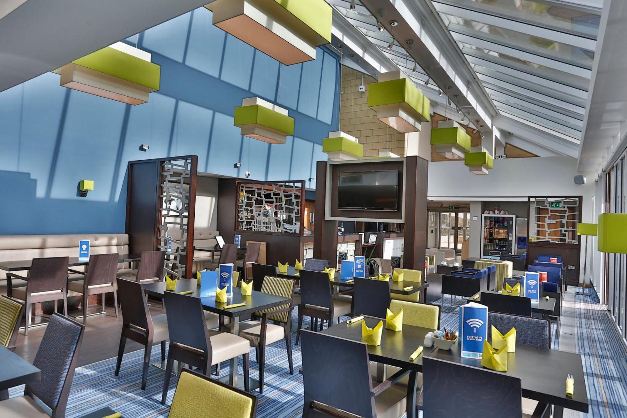 Holiday Inn Express Windsor By Ihg Exteriér fotografie