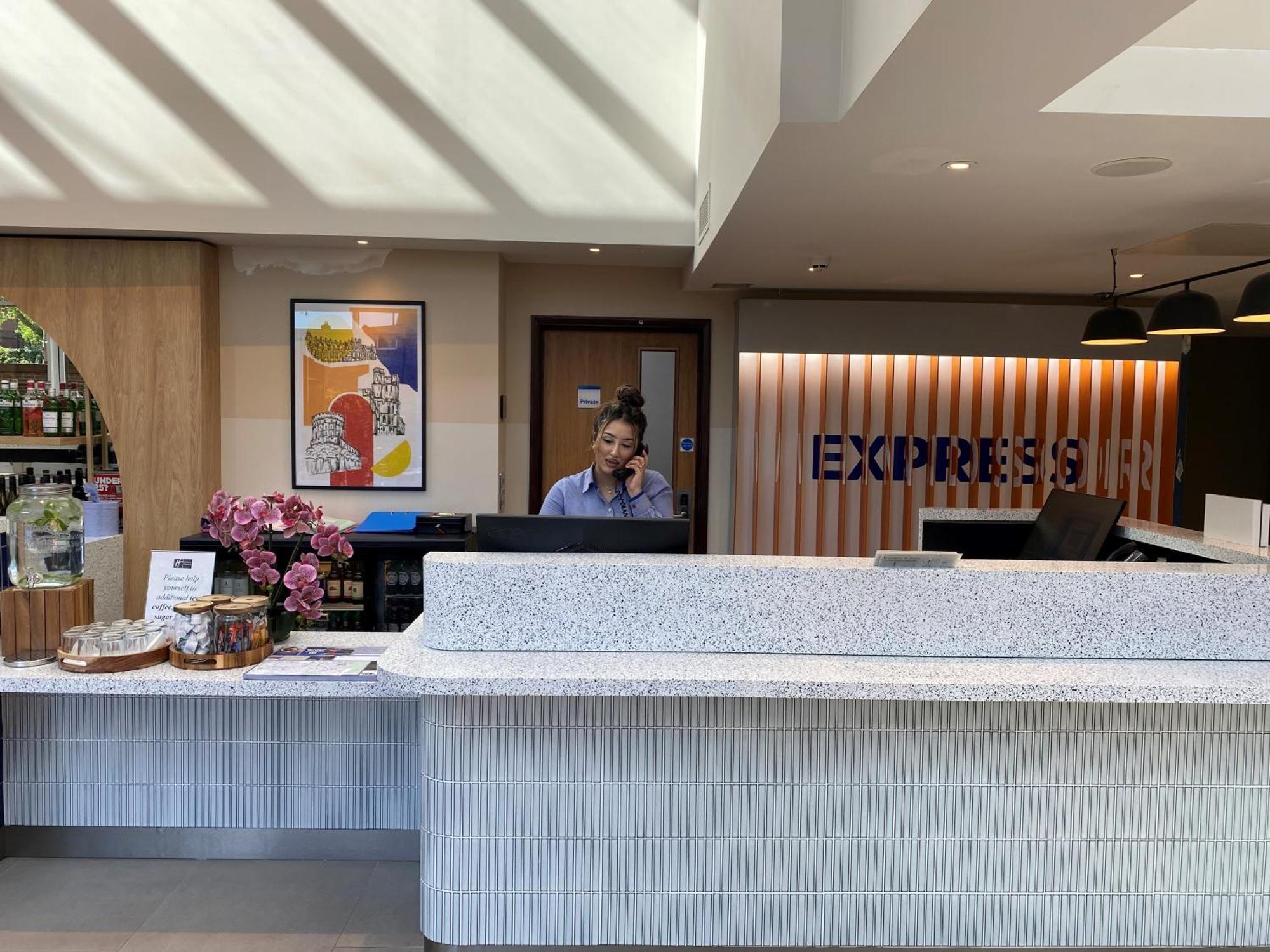 Holiday Inn Express Windsor By Ihg Exteriér fotografie