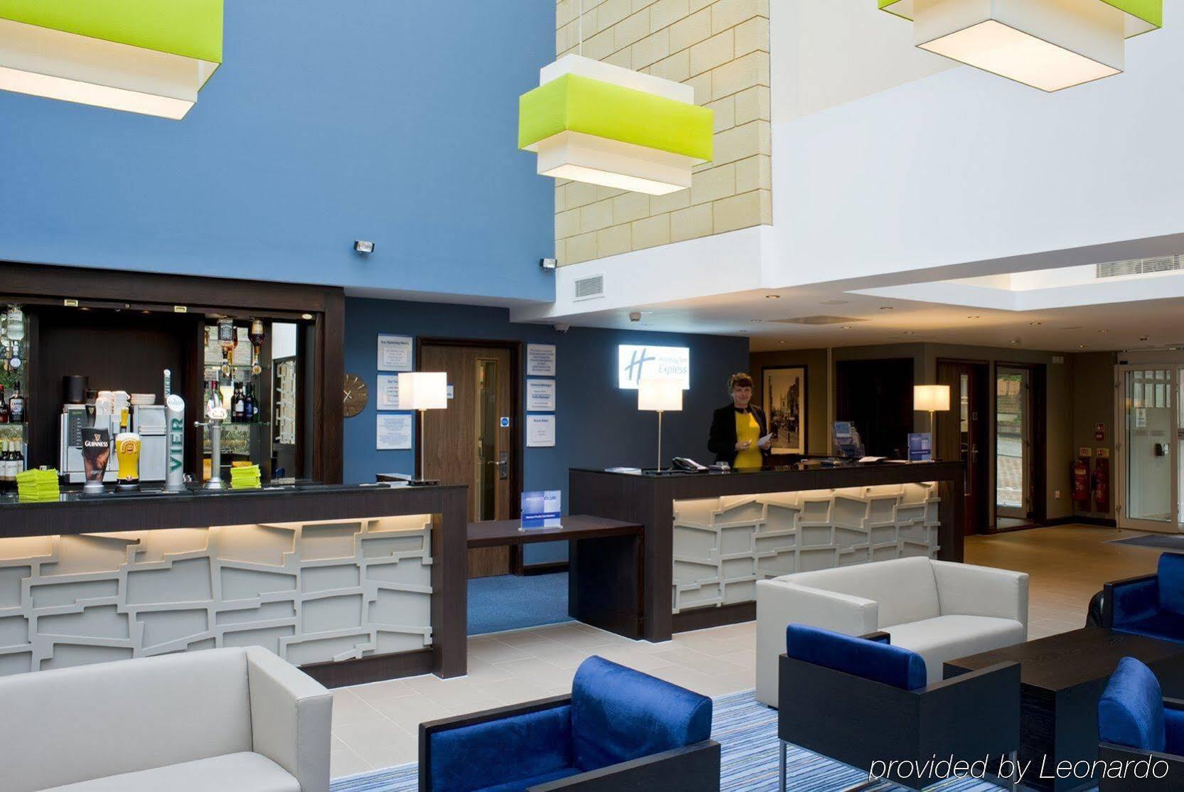 Holiday Inn Express Windsor By Ihg Exteriér fotografie